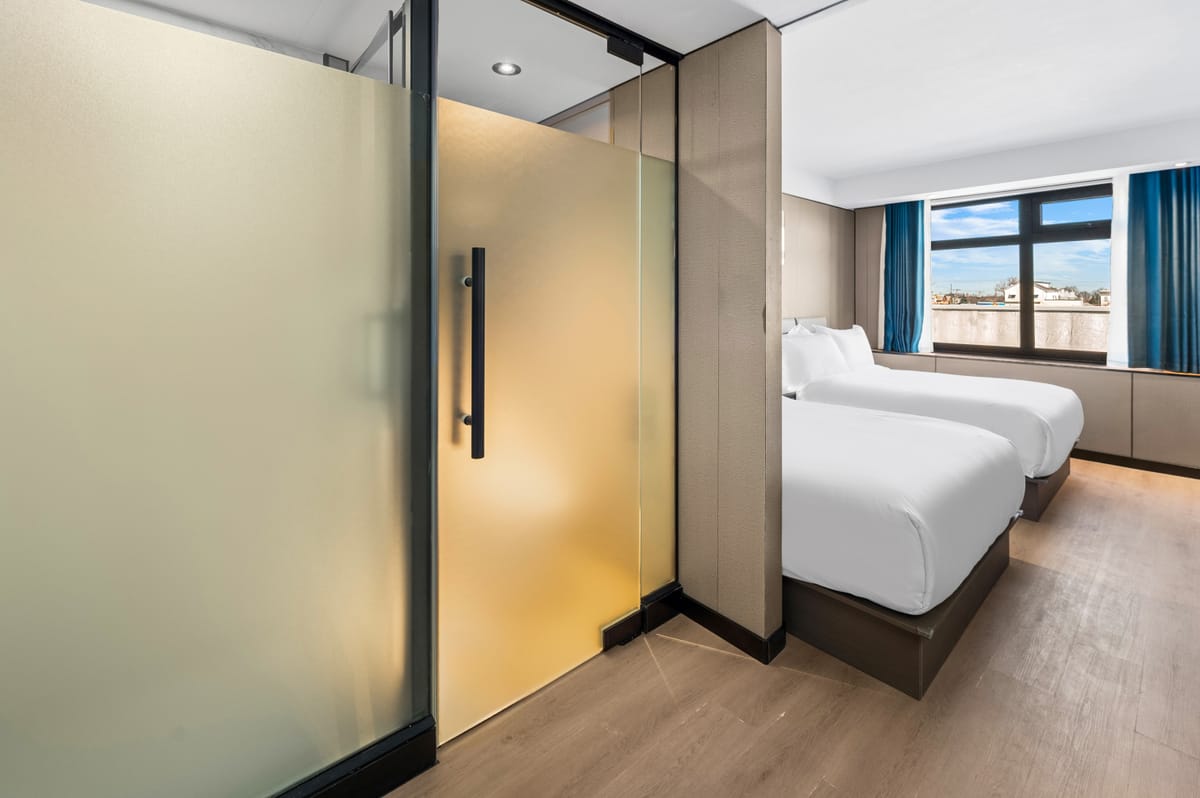 LY New York Hotel — 4