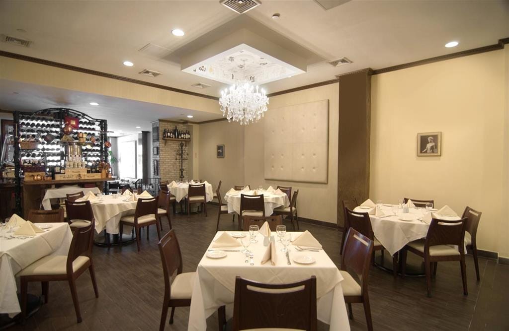 Marco LaGuardia Hotel and Suites — 2