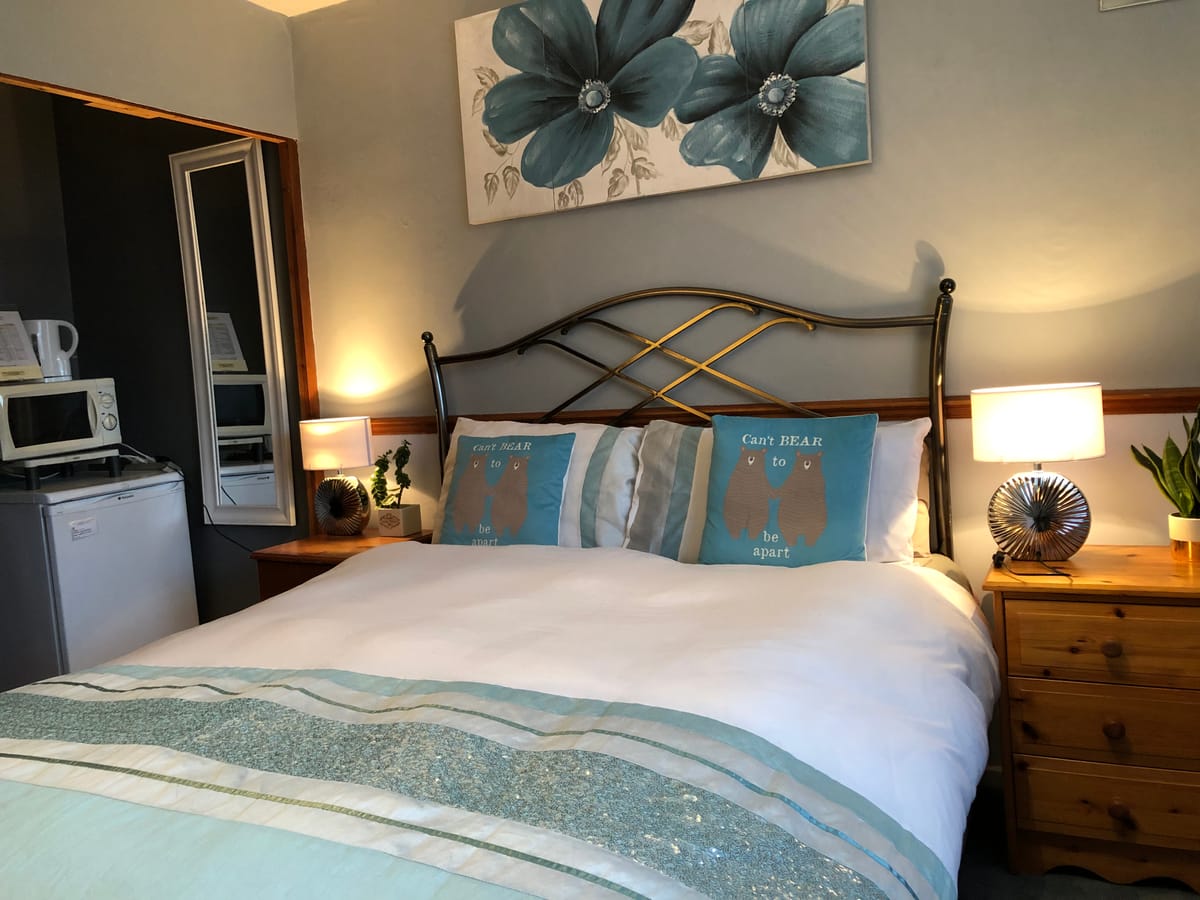 Love and Peace Homestay & Cottages, Orpington, London — 1