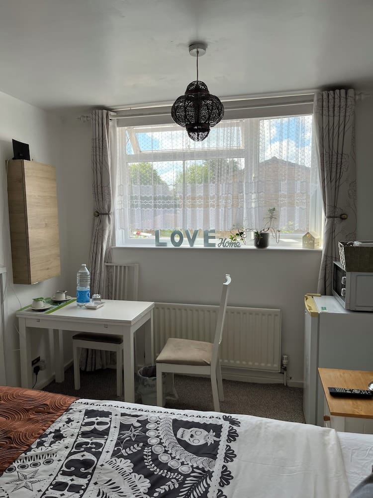 Love and Peace Homestay & Cottages, Orpington, London — 4