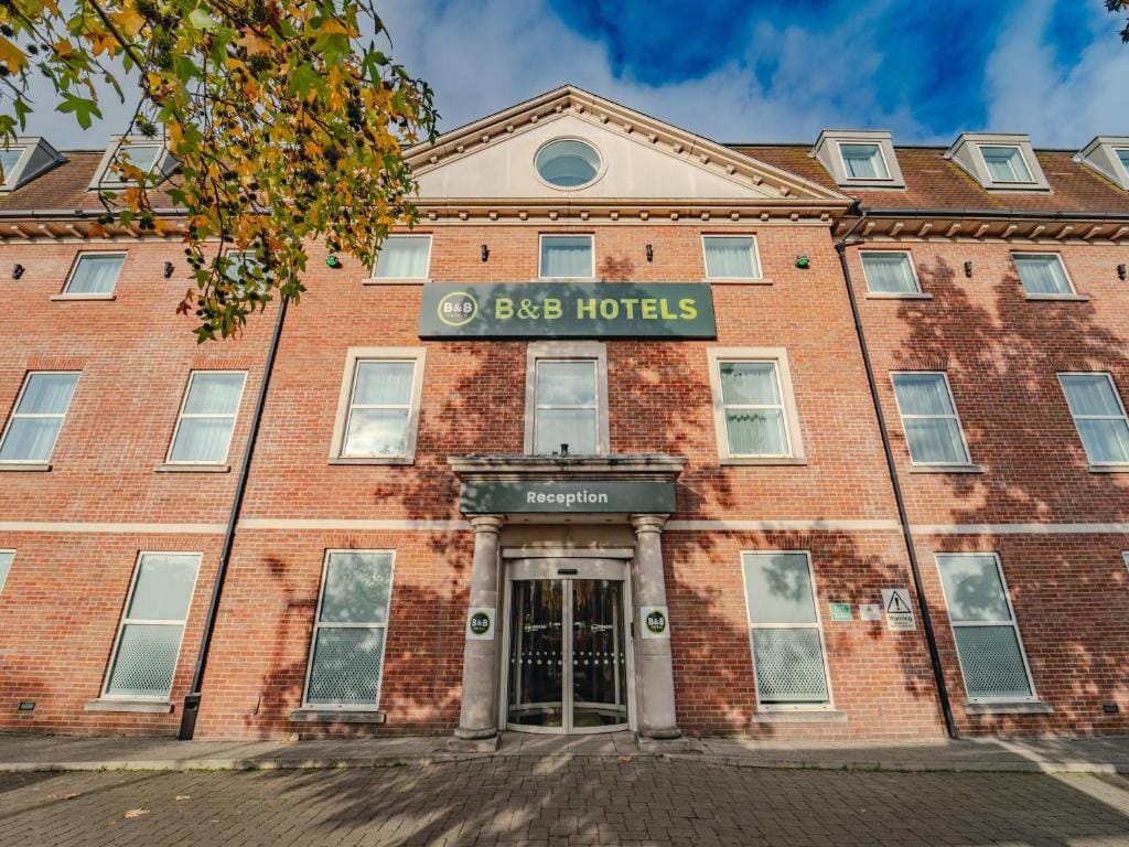 B&B HOTEL London Heathrow — 2