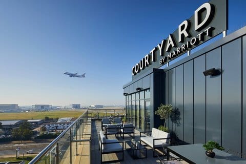 Courtyard by Marriott London Heathrow Airport — 1