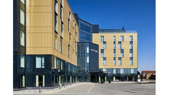 Courtyard by Marriott London Heathrow Airport — 4