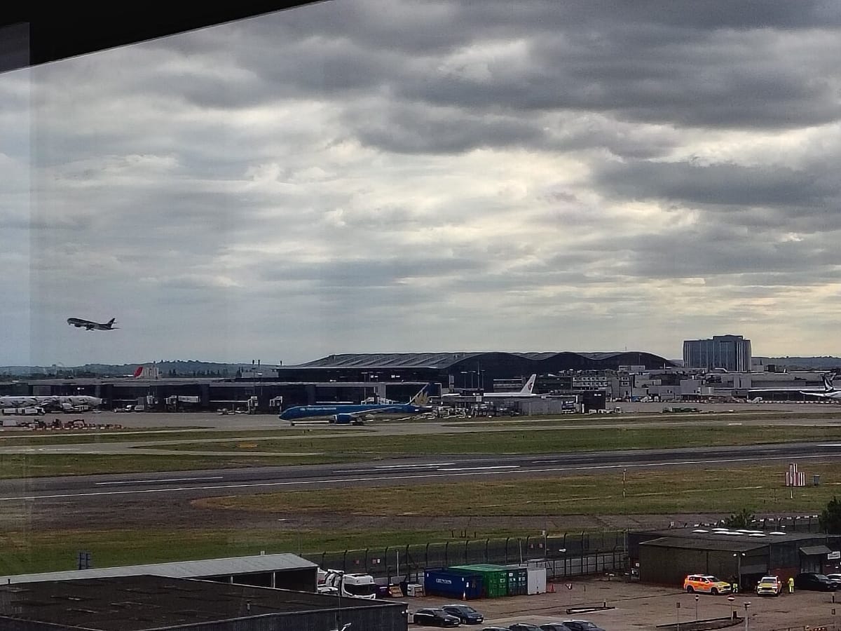 Courtyard by Marriott London Heathrow Airport — 5