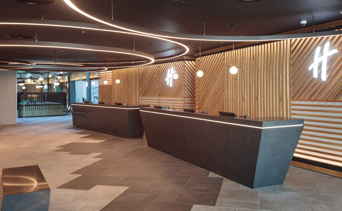 Holiday Inn London - Heathrow Bath Road by IHG — 1