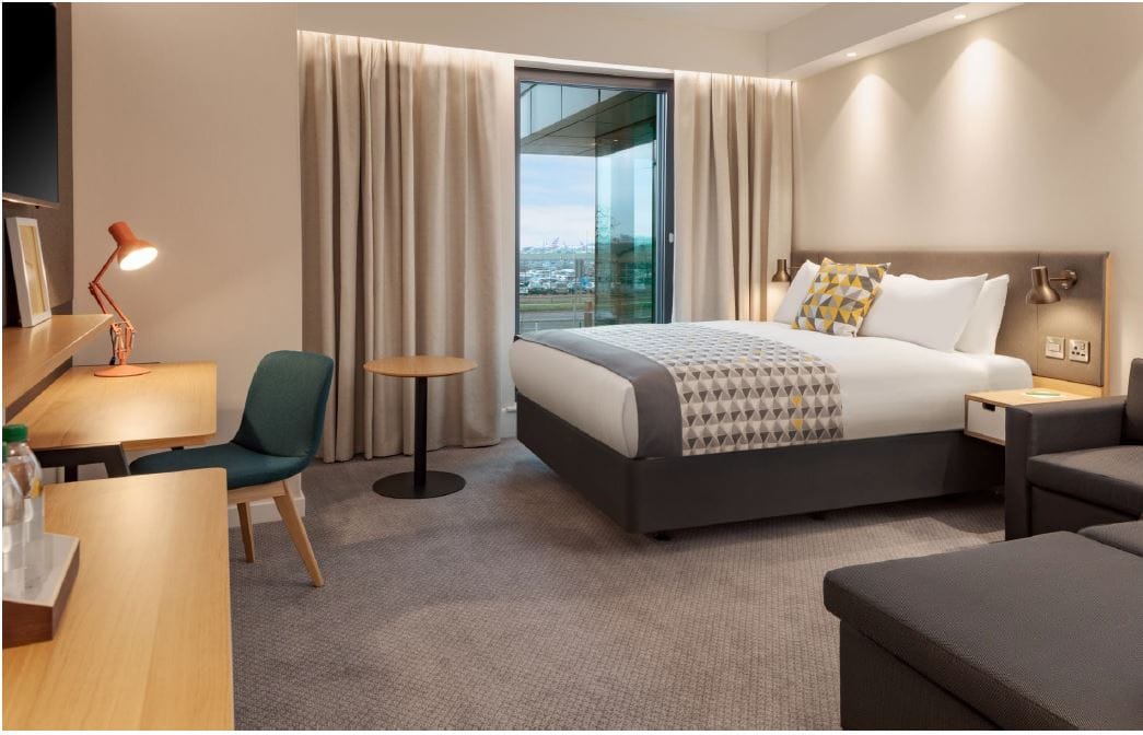 Holiday Inn London - Heathrow Bath Road by IHG — 3