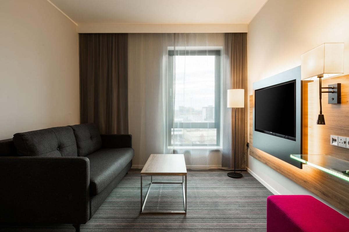 Moxy London Heathrow Airport — 4
