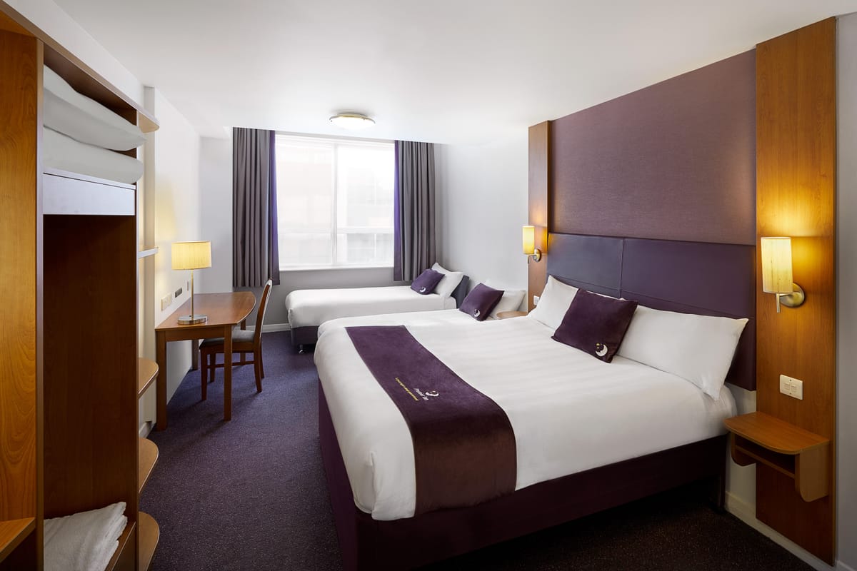 Premier Inn London Heathrow Airport T2 & T3 (Bath Road) hotel — 4