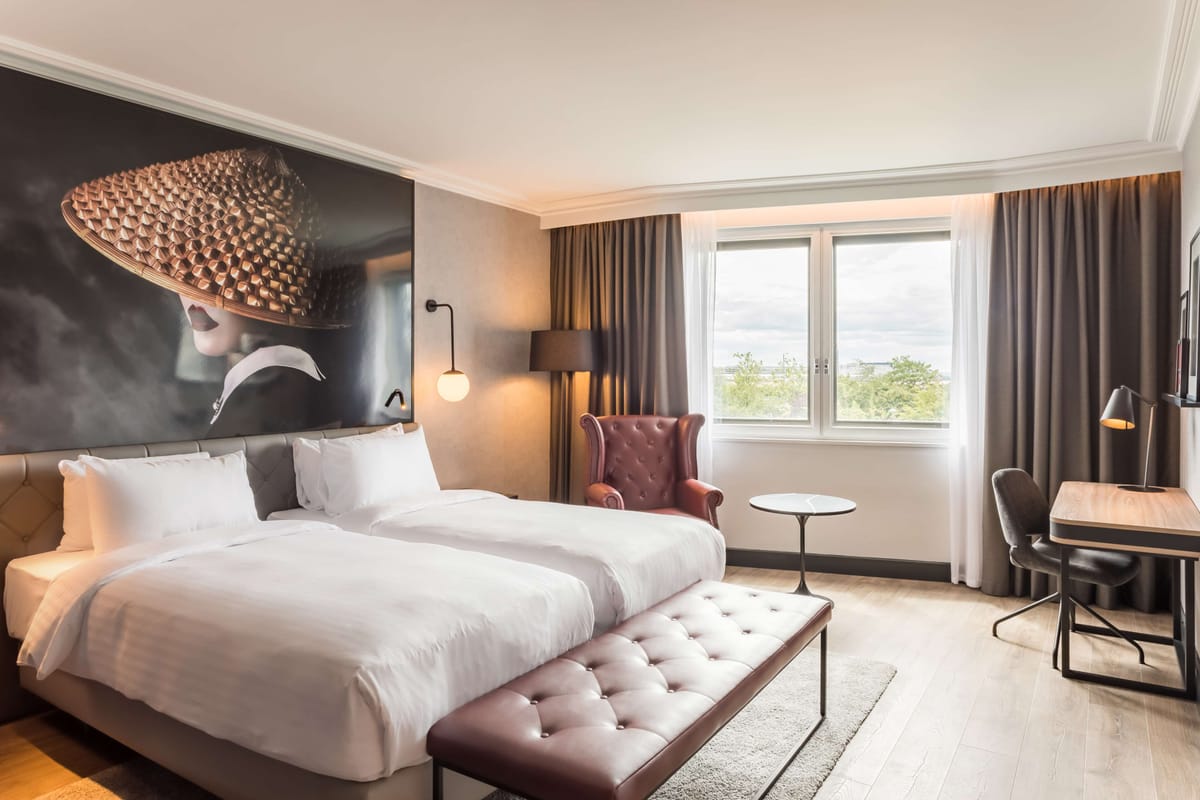 Radisson RED Hotel London Heathrow — 3