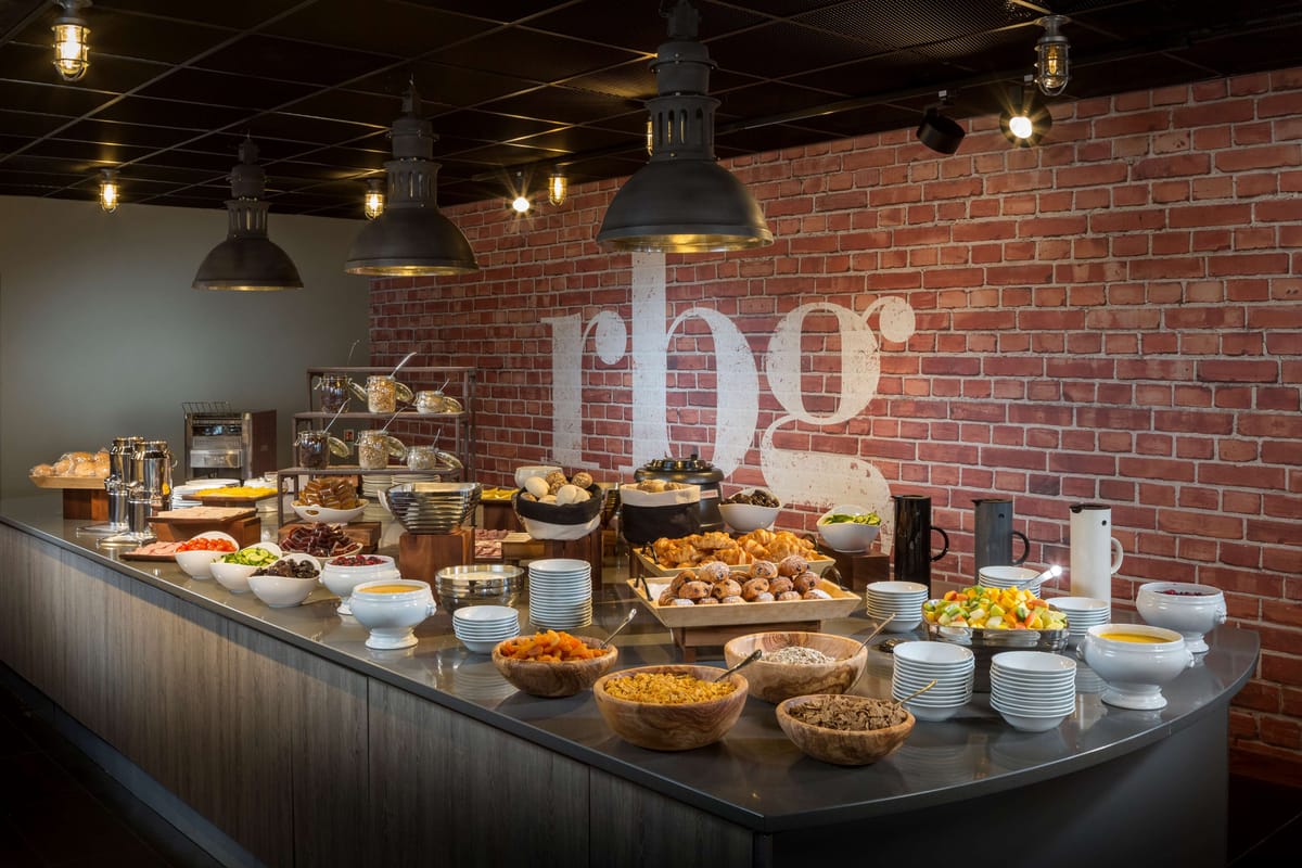 Radisson RED Hotel London Heathrow — 4