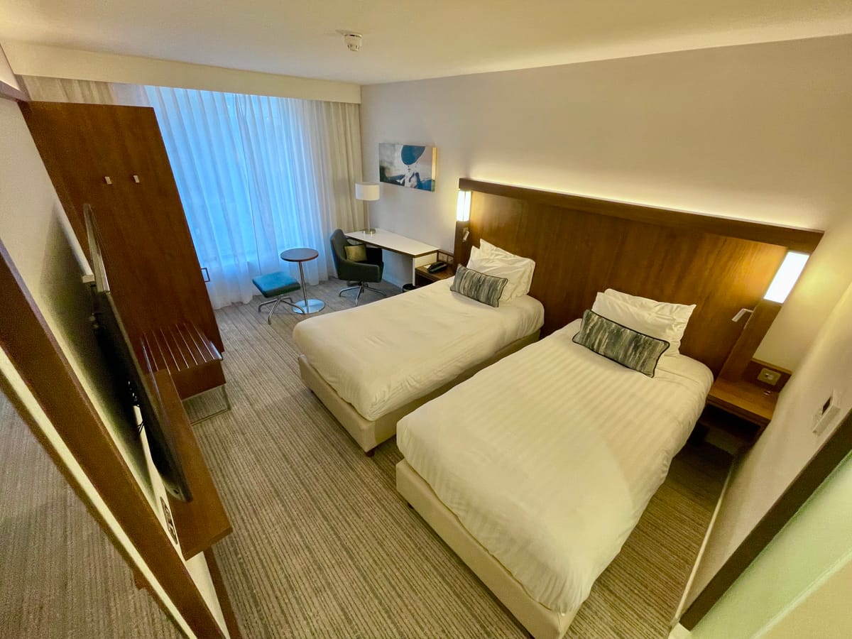 Courtyard by Marriott Luton Airport — 4