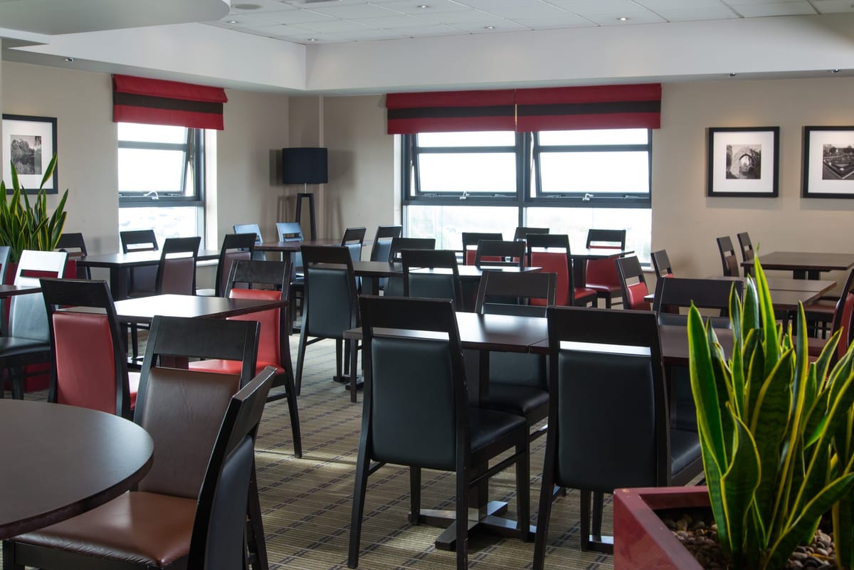 Holiday Inn Express London - Luton Airport by IHG — 4