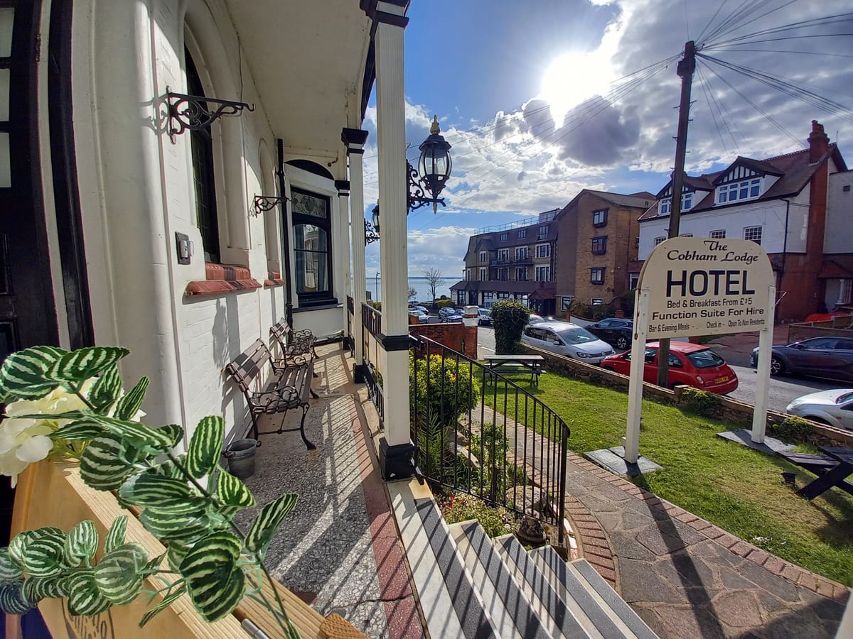Cobham Lodge Hotel — 4