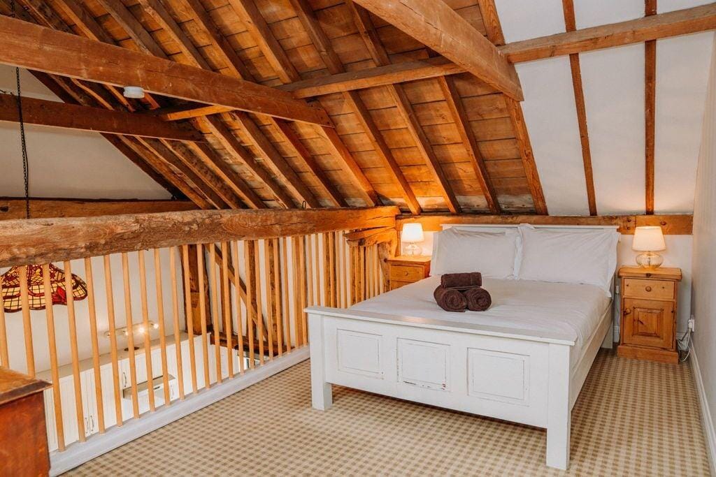 Creeksea Place Barns — 4