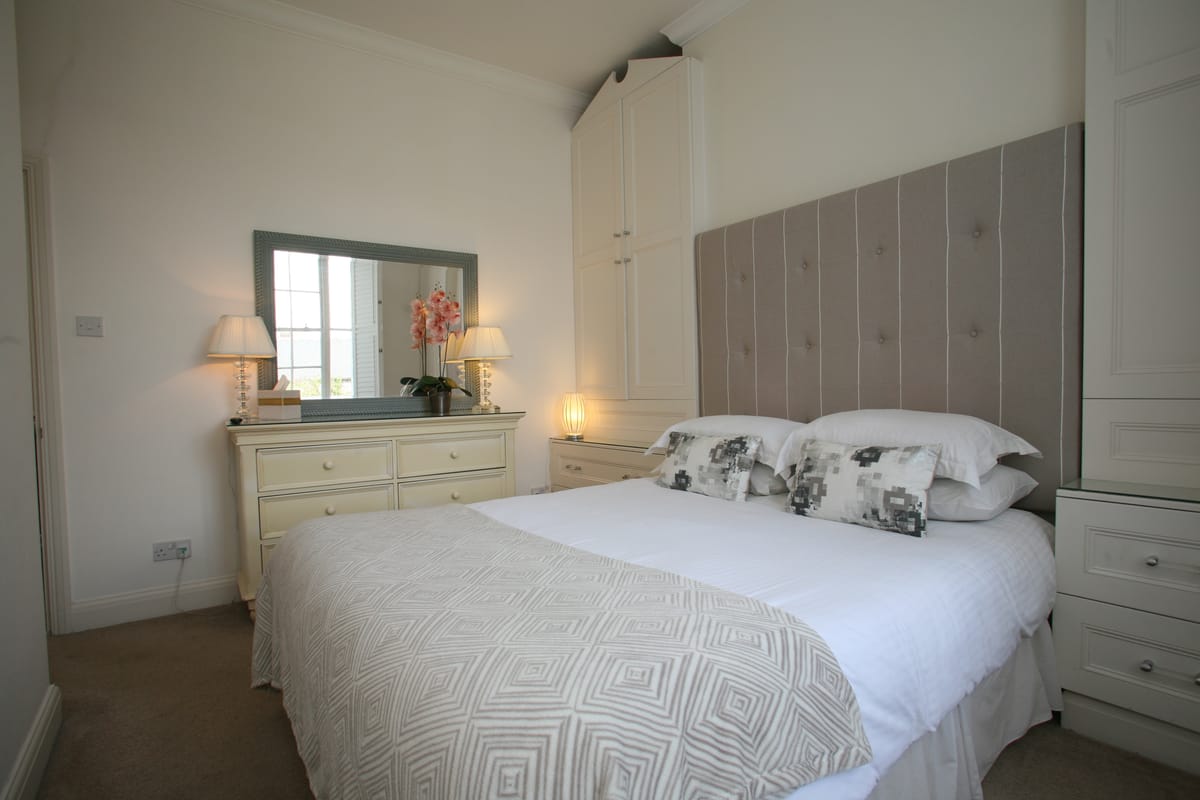 Hamiltons Boutique Hotel - Accommodation & Tea Room - Southend on Sea — 4