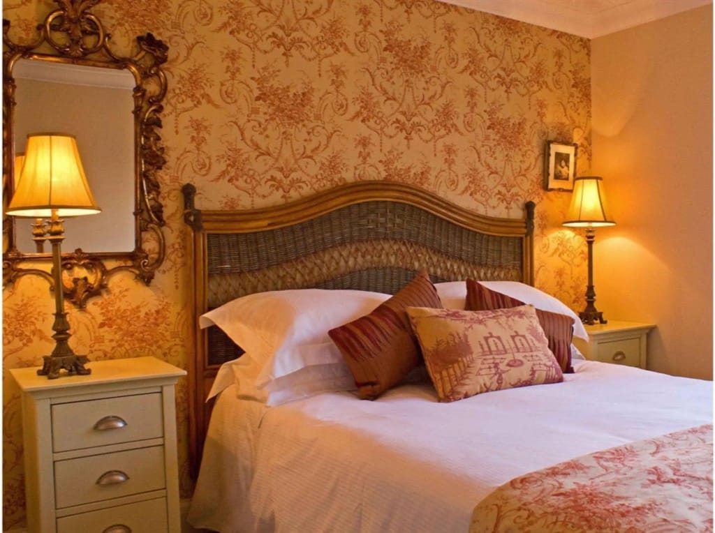 Hamiltons Boutique Hotel - Accommodation & Tea Room - Southend on Sea — 5