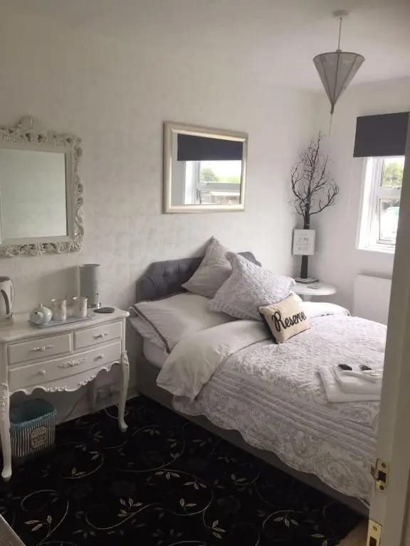 Southend Airport Bed and Breakfast — 4