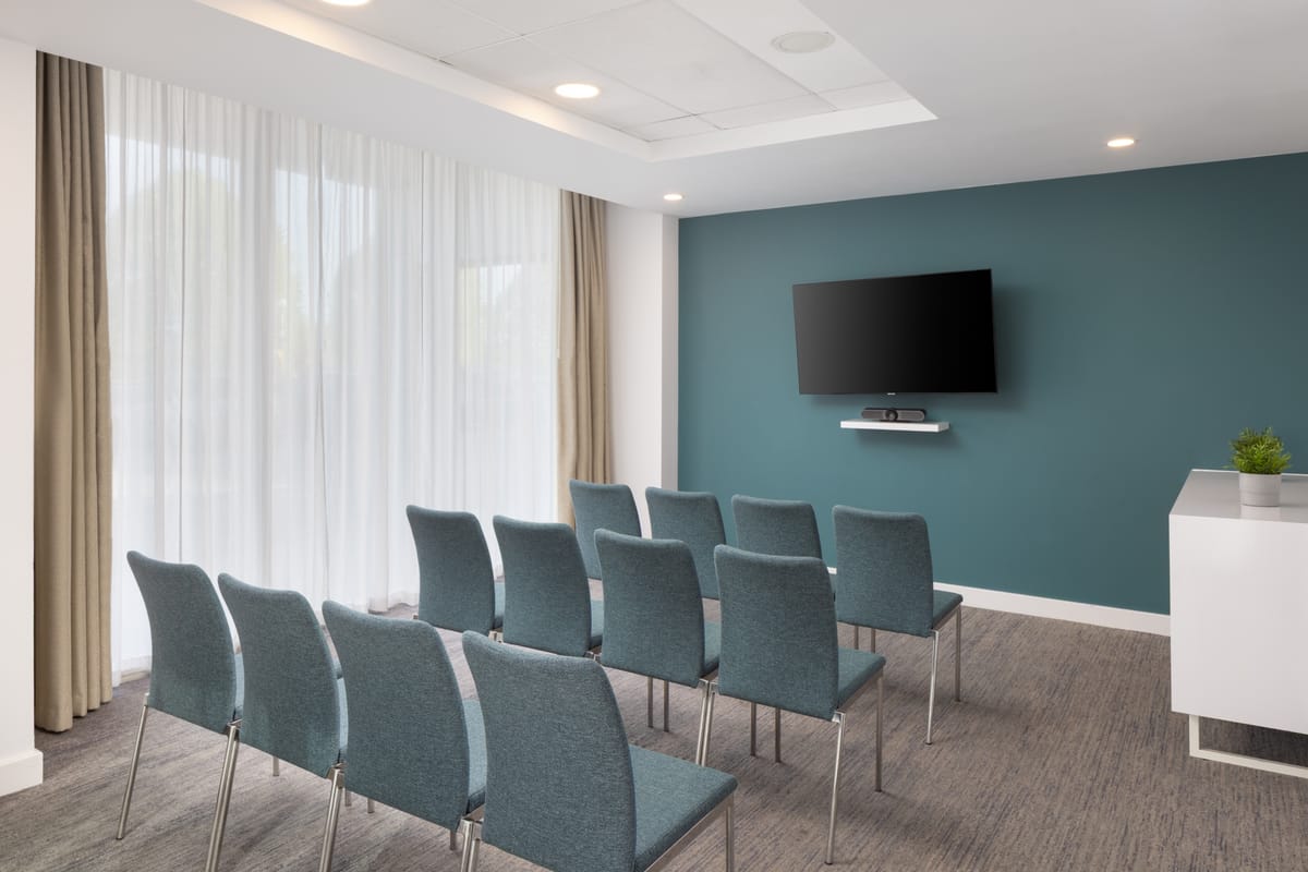 Hampton by Hilton London Stansted Airport — 5
