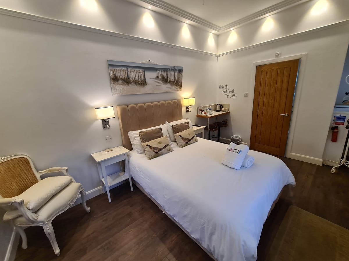 Old Thatch Bambers Green Luxury Guest House