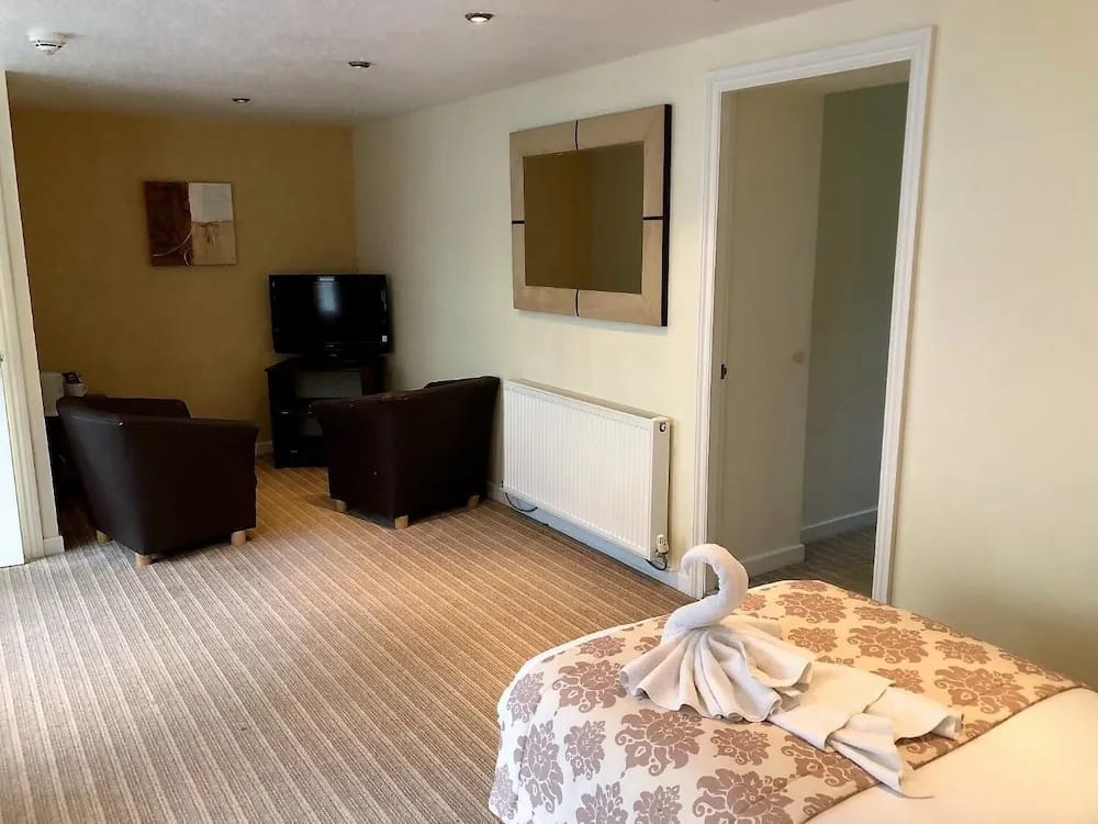 The George Hotel — 4