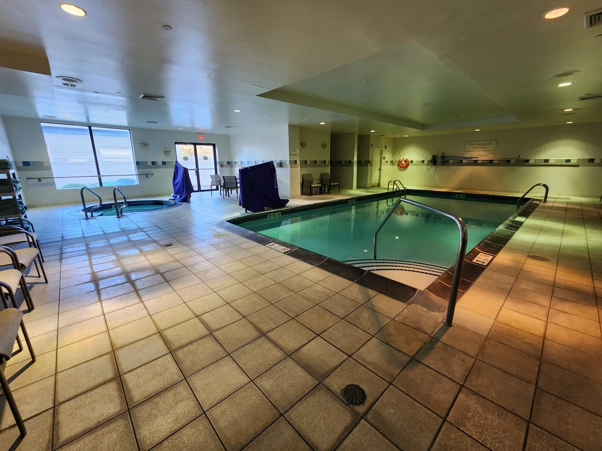 Courtyard by Marriott Long Island MacArthur Airport — 4