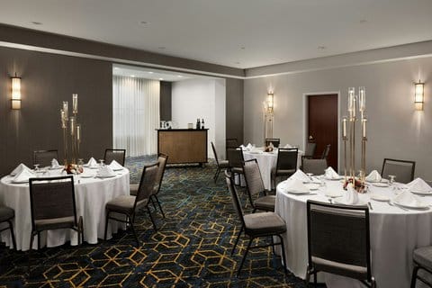Courtyard by Marriott Long Island MacArthur Airport — 5