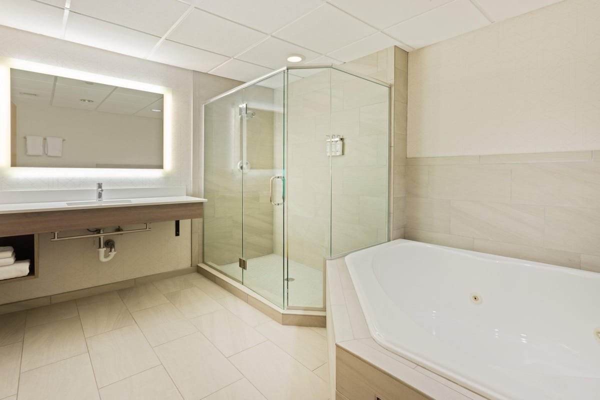 Holiday Inn Express Hauppauge-Long Island by IHG — 4