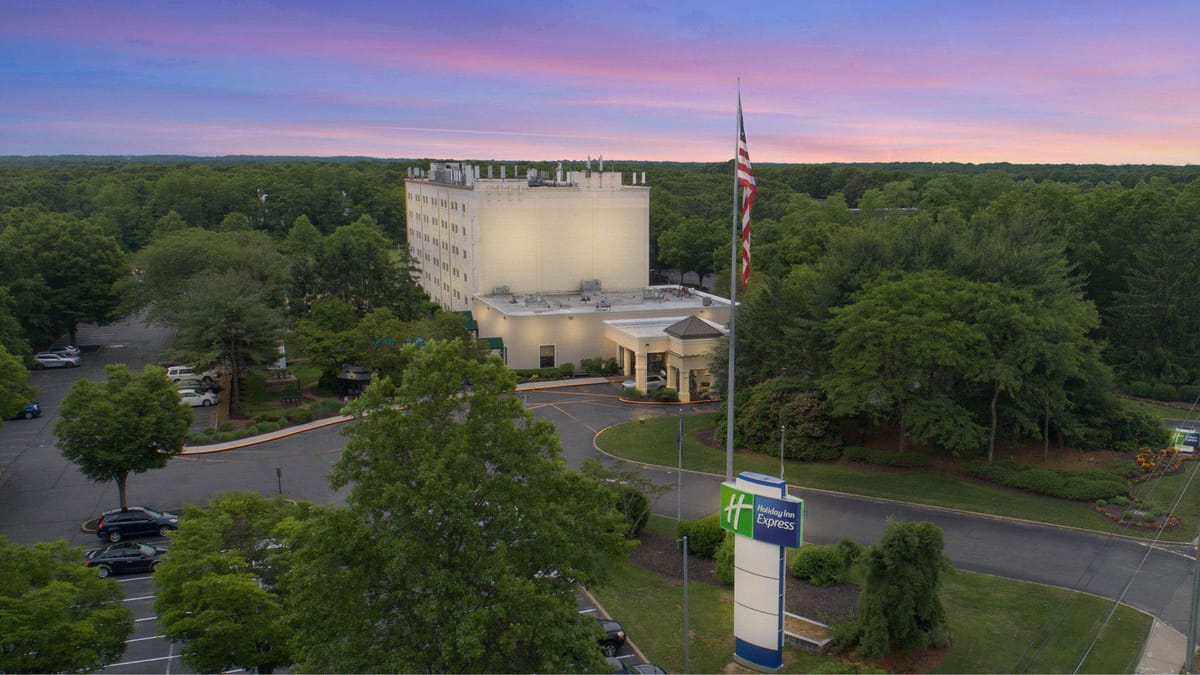 Holiday Inn Express Stony Brook-Long Island by IHG — 4