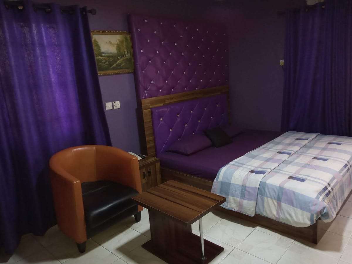 D'Godfather Lounge & Suites Ltd — 5