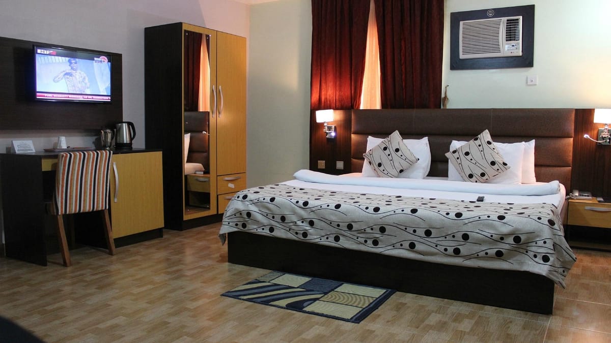 DownTown Royal Hotel GRA Ikeja — 2