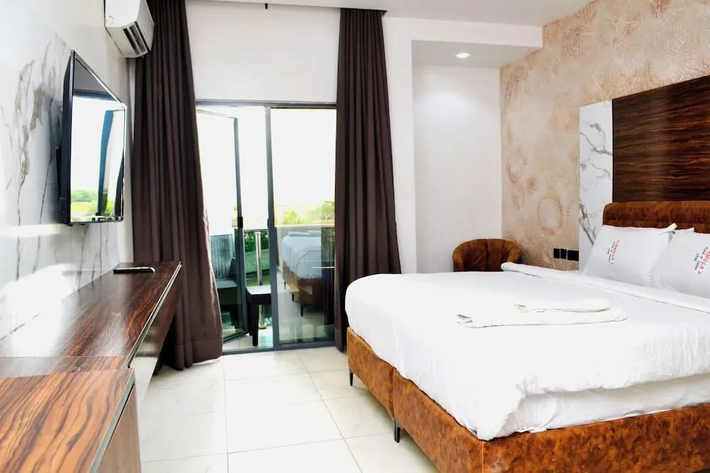 Formula 2 Hotel Ajao — 1
