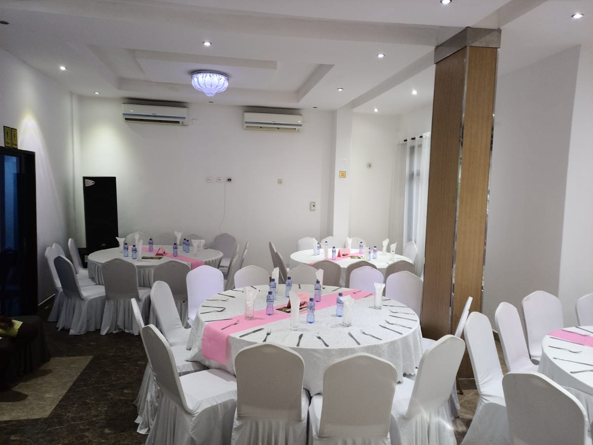 Hotel Everest RD CONGO — 5