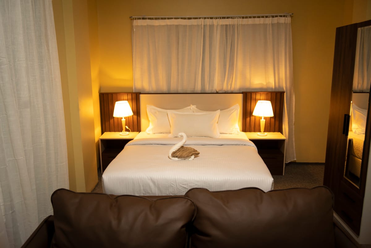 L’AUBERGE HOTEL — 1