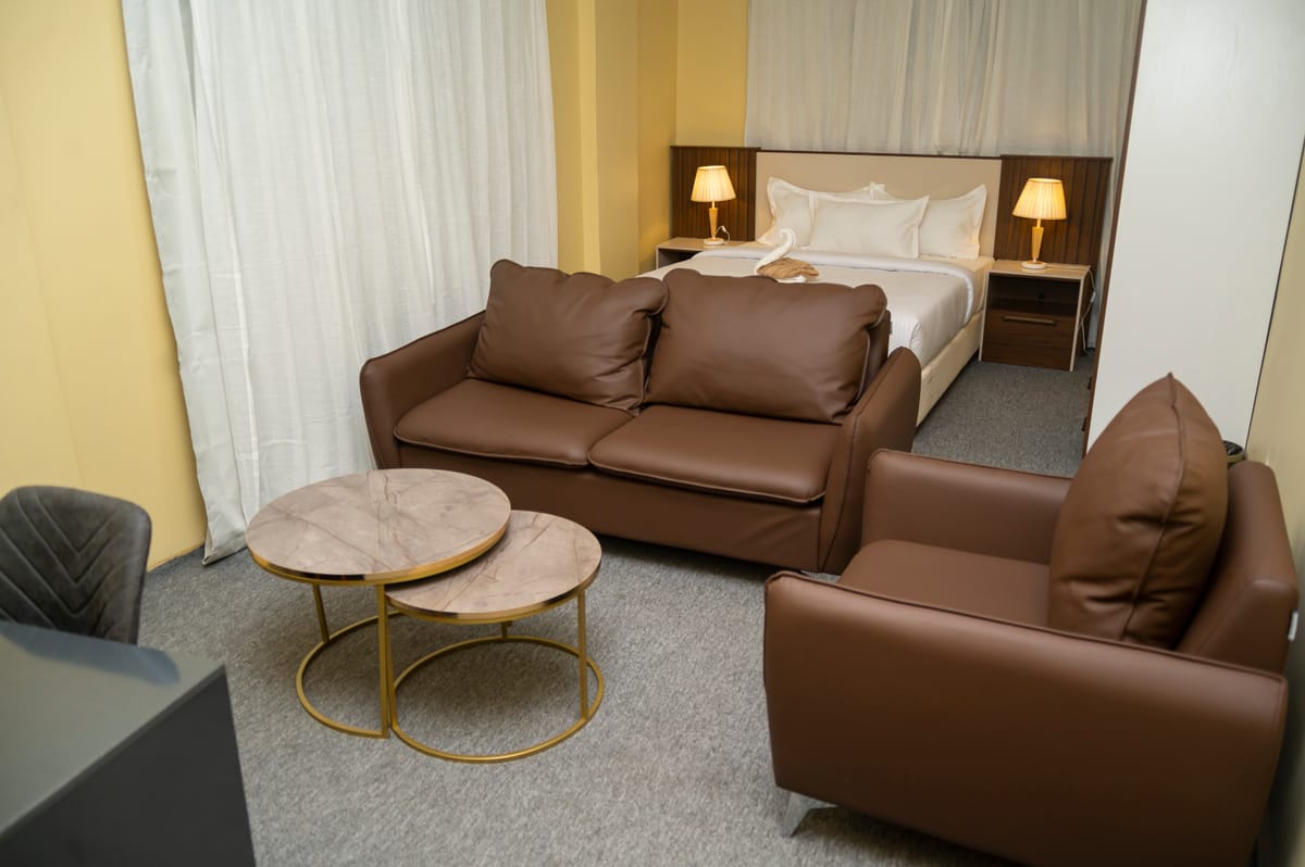 L’AUBERGE HOTEL — 3