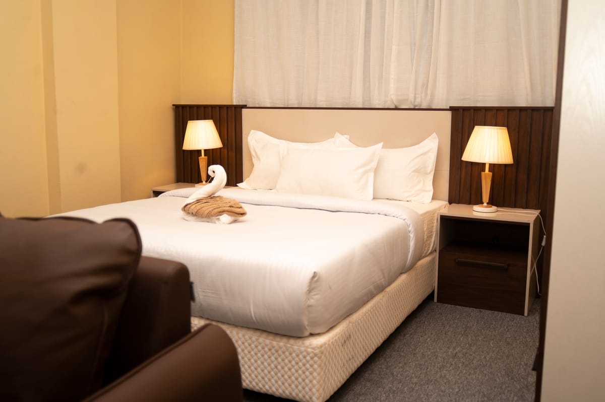L’AUBERGE HOTEL — 4