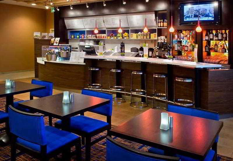 Courtyard by Marriott Newark Downtown — 2