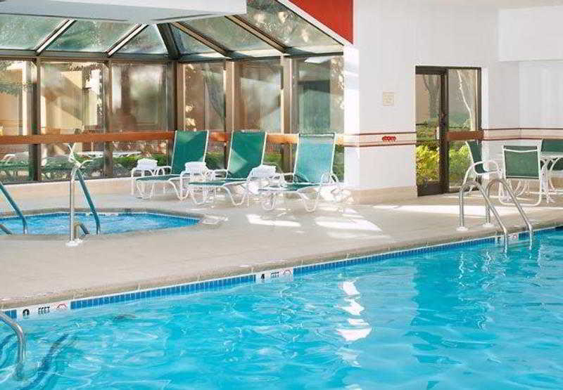 Courtyard by Marriott Newark Liberty International Airport — 5
