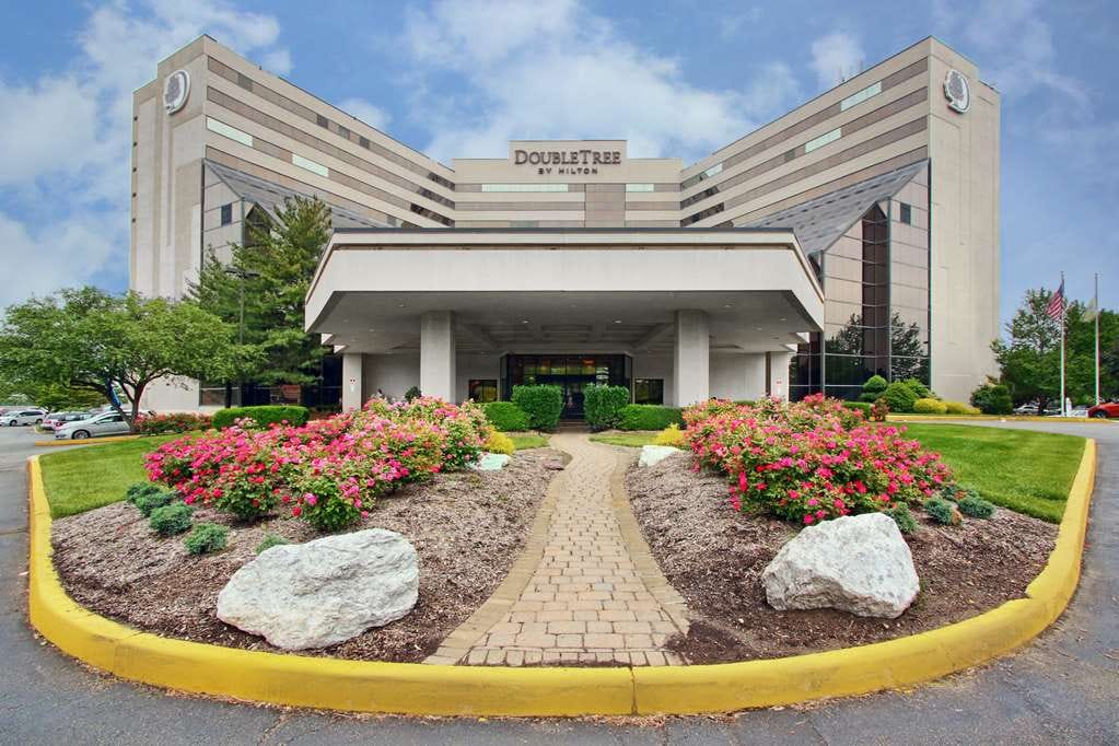 DoubleTree by Hilton Hotel Newark Airport — 3