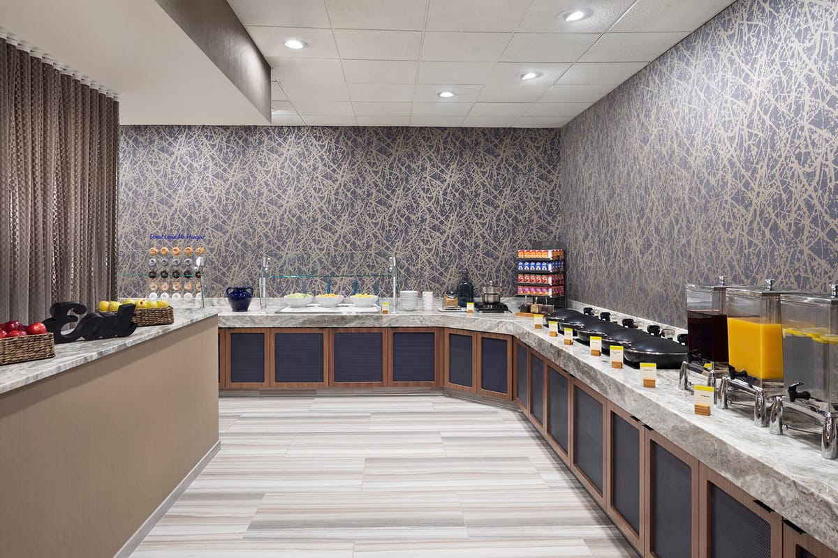 DoubleTree by Hilton Hotel Newark Airport — 4