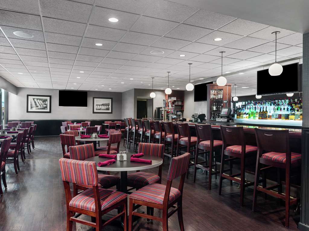 DoubleTree by Hilton Newark Penn Station — 4