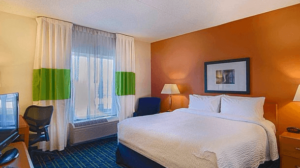 Fairfield by Marriott Inn & Suites Newark Liberty International Airport — 4