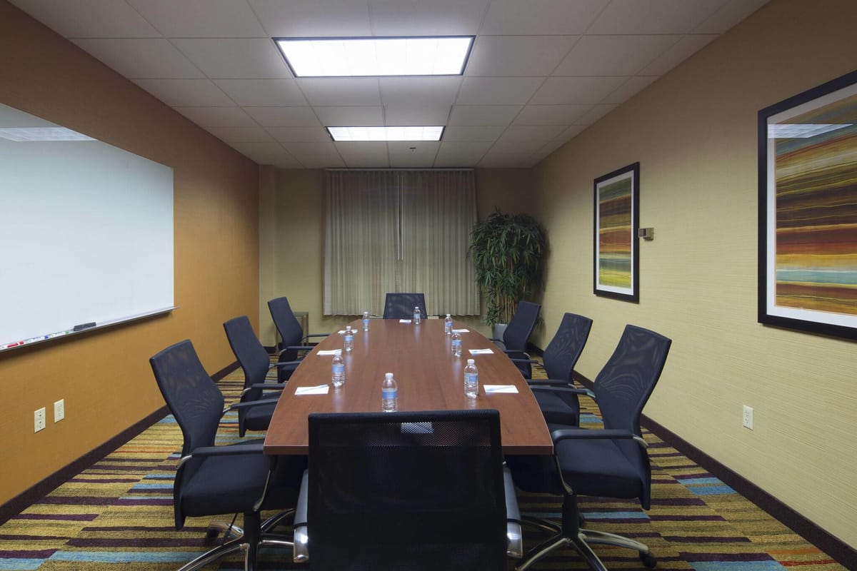 Fairfield by Marriott Inn & Suites Newark Liberty International Airport — 5