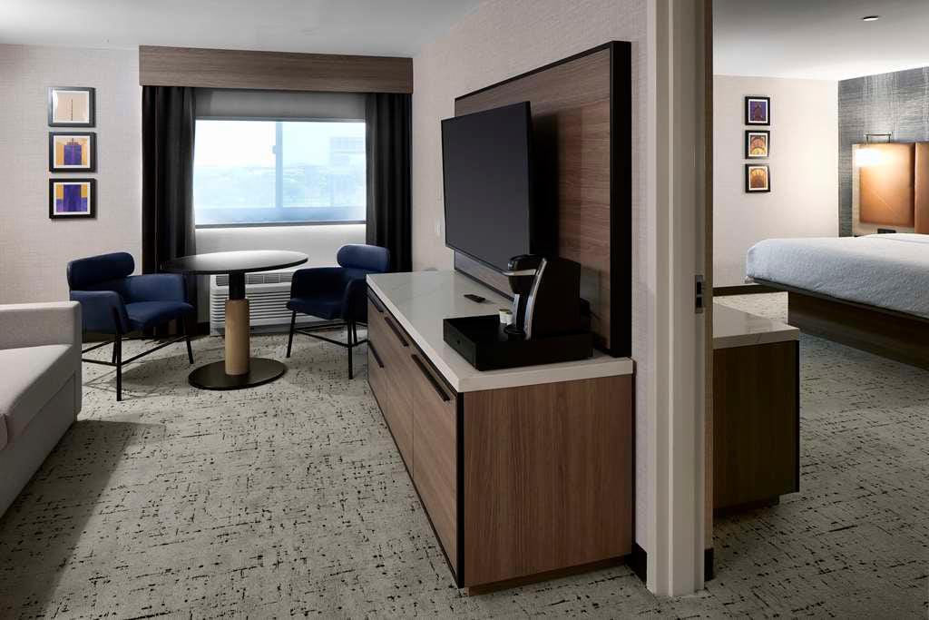 Hampton Inn Newark Airport — 1