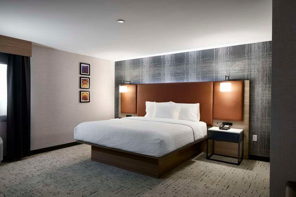Hampton Inn Newark Airport — 2