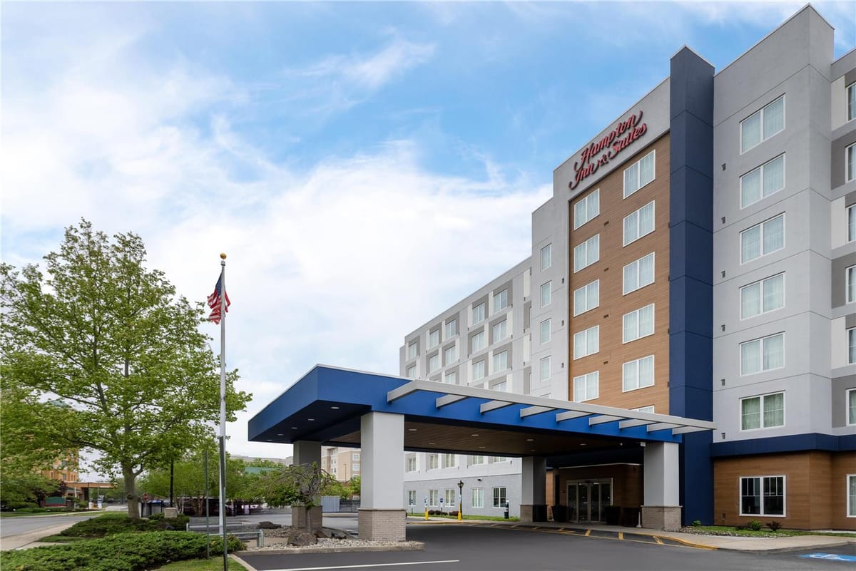 Hampton Inn & Suites Newark Airport Elizabeth — 4