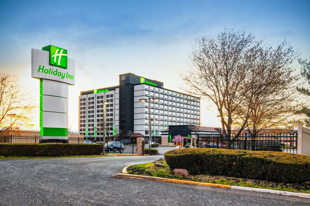 Holiday Inn Newark International Airport by IHG — 3