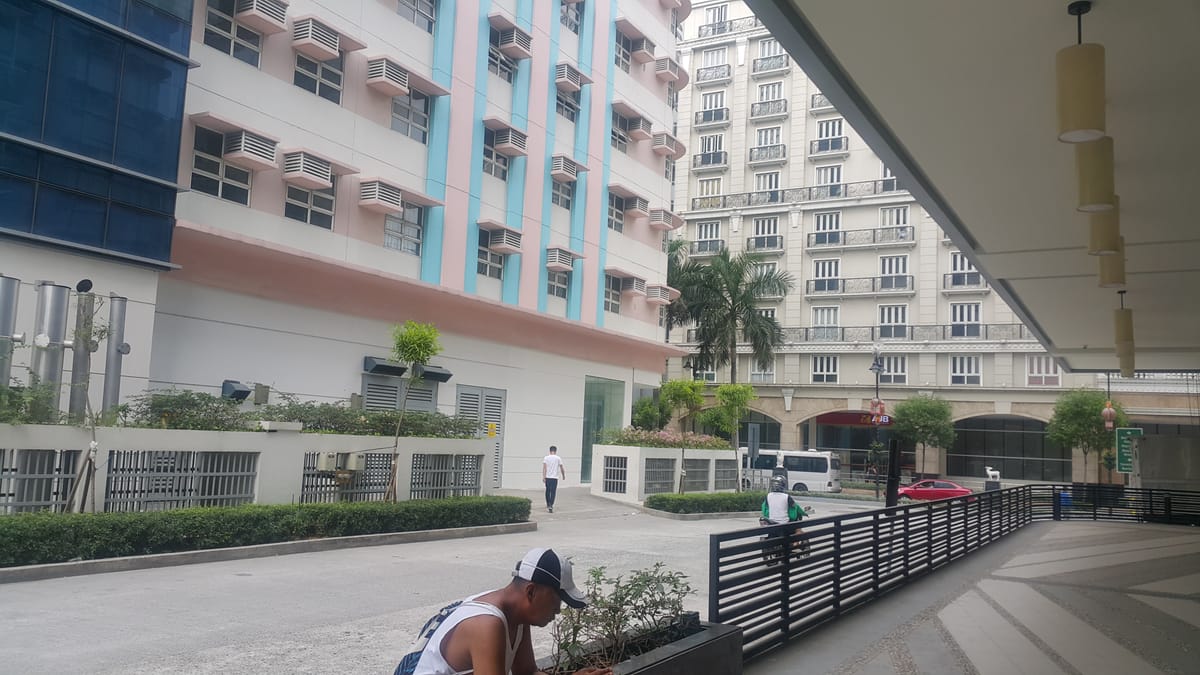 Condotel Walking distance to Airport ( Terminal 3) — 5