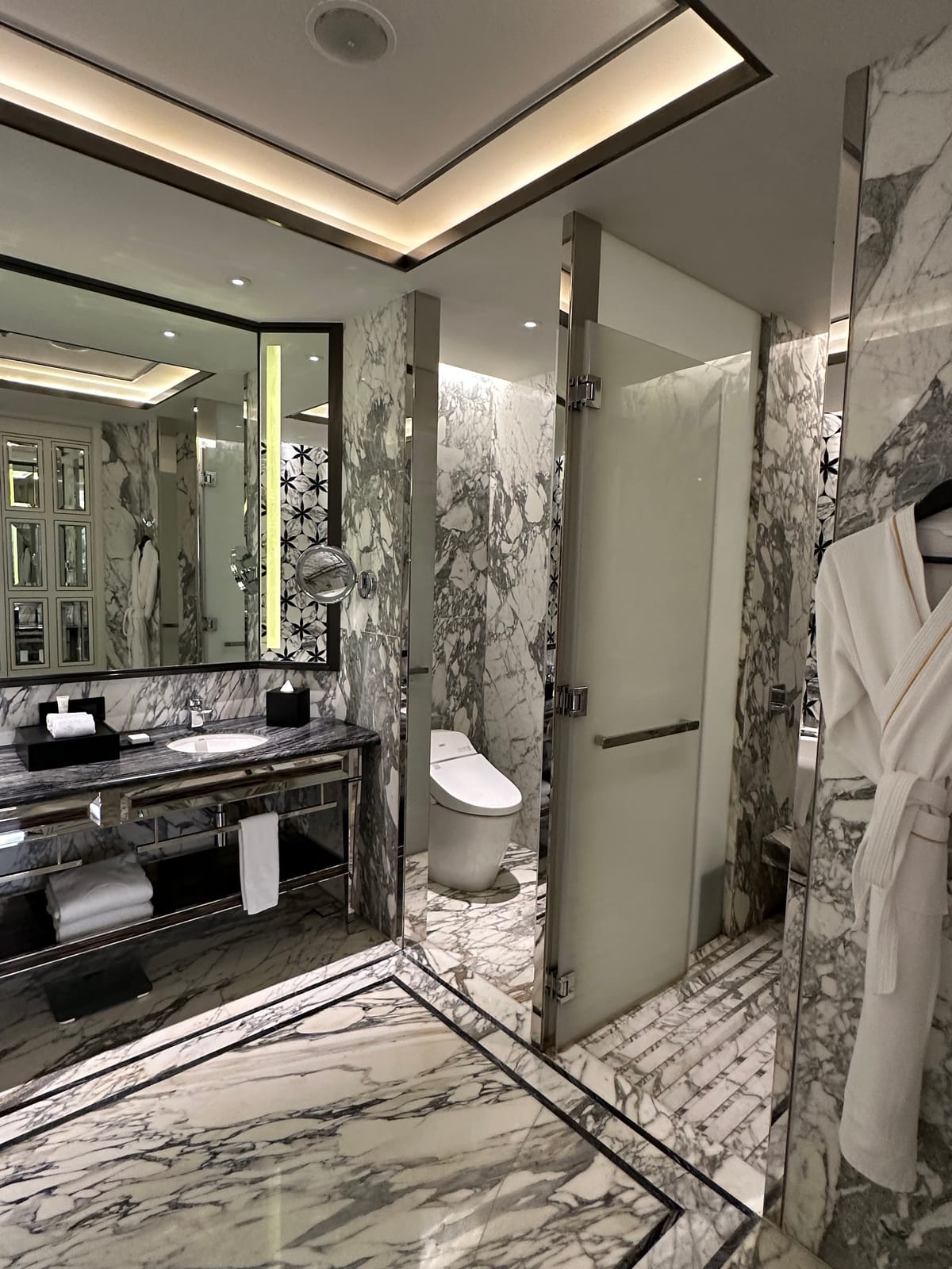Hotel Okura Manila — 3