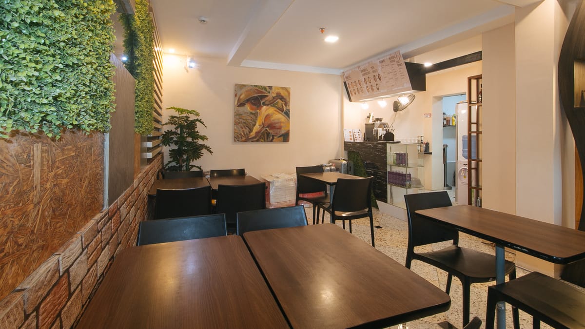 RedDoorz Plus @ Seventy Five Inn Near Manila Airport — 4