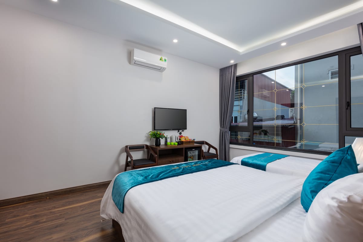 Airport Classic Hotel & Travel — 1
